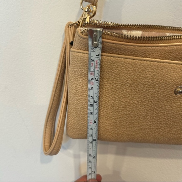 Chic Tan and Cream Crossbody Bag with Adjustable Strap - Picture 5 of 6